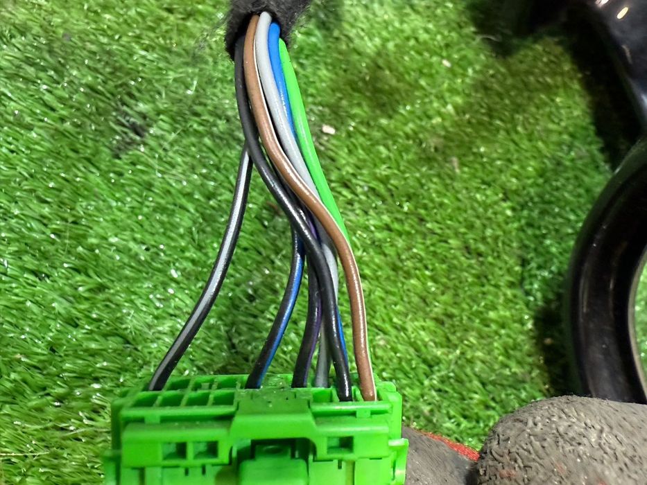 OGLINDA DREAPTA VOLVO V40 2.0 DIESEL 2015 COD OEM 31278140 4309884 31299632 2012-2019