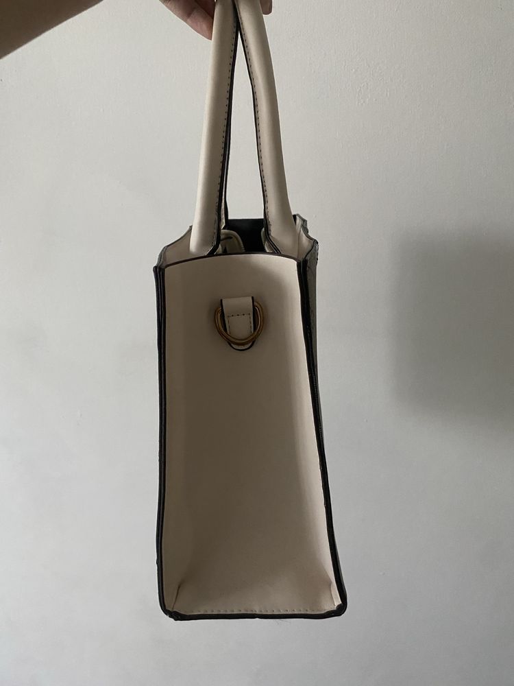Сумка под брендом Gucci