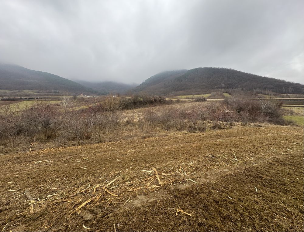 Teren extravilan 1100 mp Poplaca spre Orlat.priveliste superba.schimb