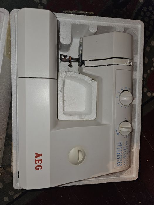 Masina de cusut noua neutilizata AEG 790 cu 23 de cusaturi