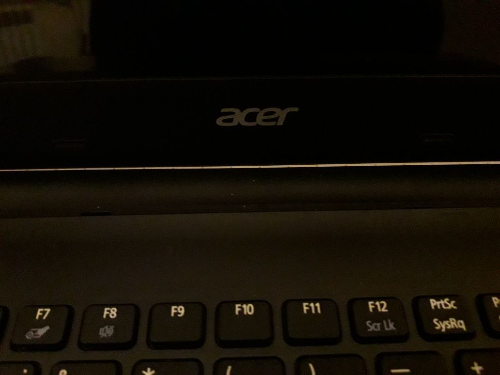 Ноутбук acer не включается экран целый