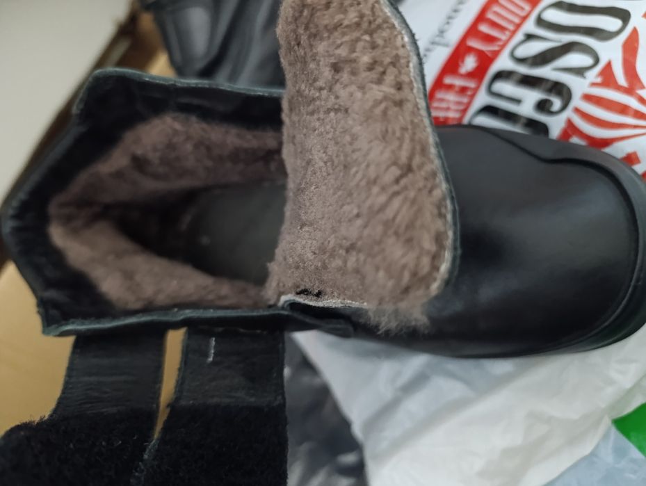 Теплые кожаные женские ботинки на широкую ногу и высокий подъем