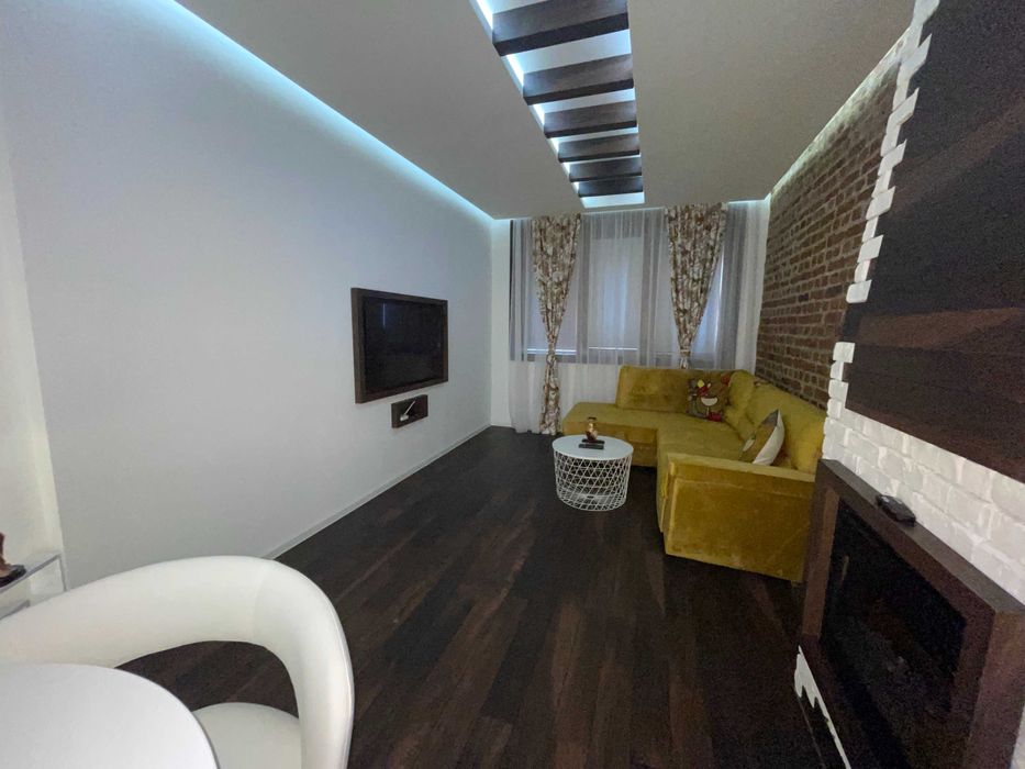 Продава се Тристаен апартамент в София, Център - 83 кв.м за 3615 €/кв.м - Снимка #1