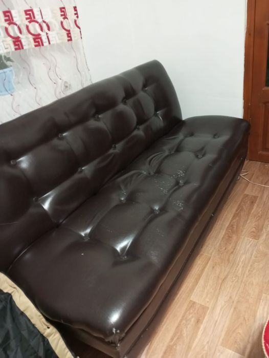 Диван кожанный раскладной