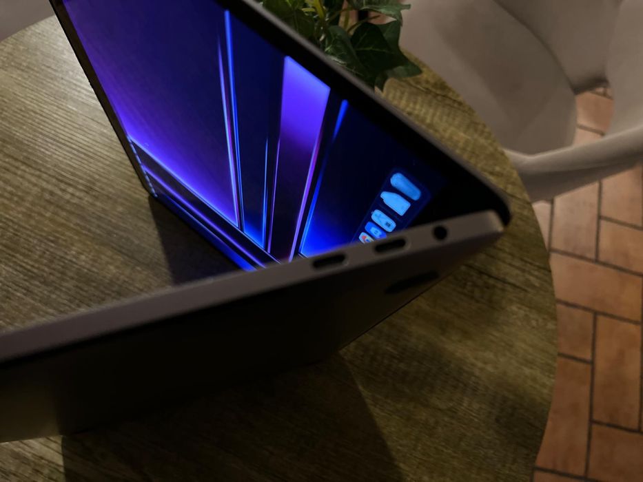 MacBookPro 14,2 13 Inch i7 16Gb RAM 256GB
