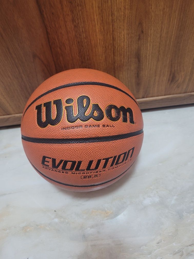 Minge baschet Wilson Evolution 28.5 inch NOUA!