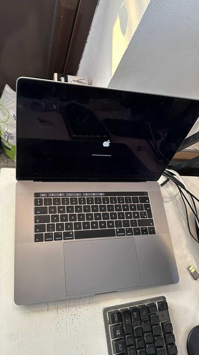 Macbook Pro 15 , I7 quad core  16 GB ram A1707