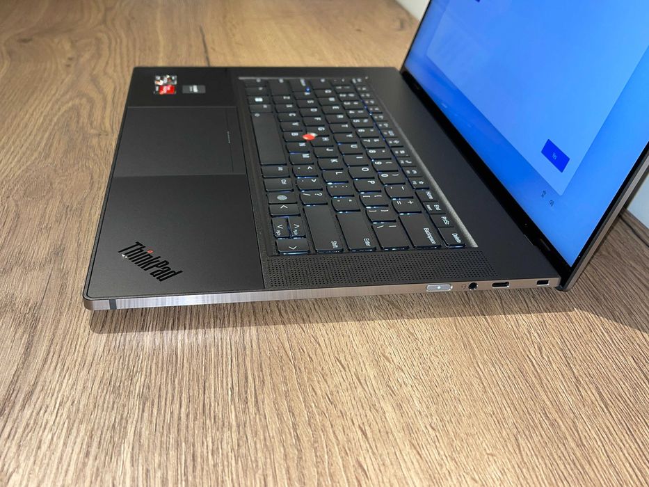 Lenovo ThinkPad Z16 16" OLED AMD Ryzen 7 32GB Radeon RX 6500M 2TB SSD