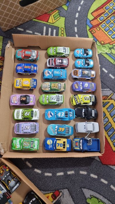 Disney cars 1 personaje si concurenti