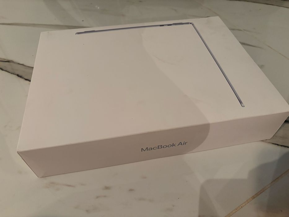 Vand MacBookAir nou