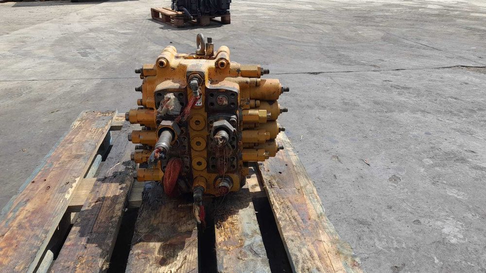 Distribuitor hidraulic Volvo U28 - 103