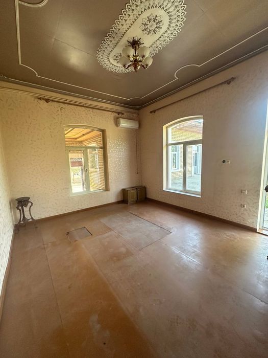 Назарбек Постидан 3-4 км 11 сотик 9 та хона