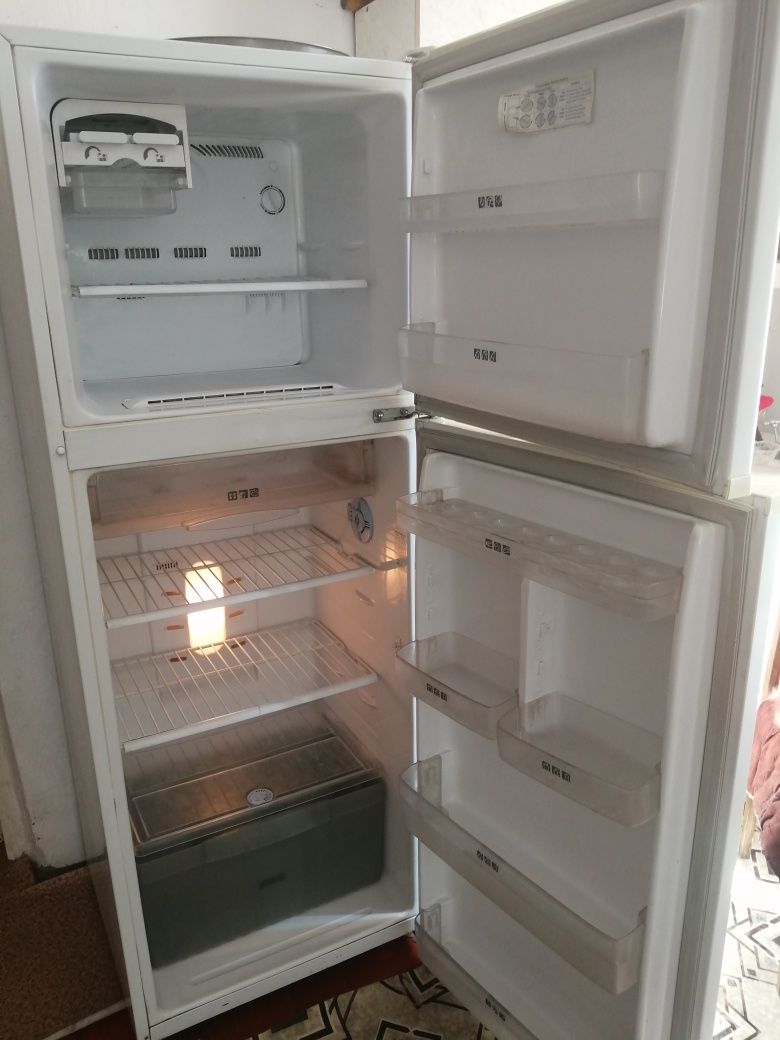 Продам холодильник