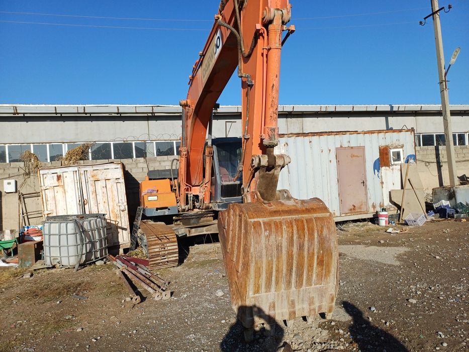 Продается  экскаватор