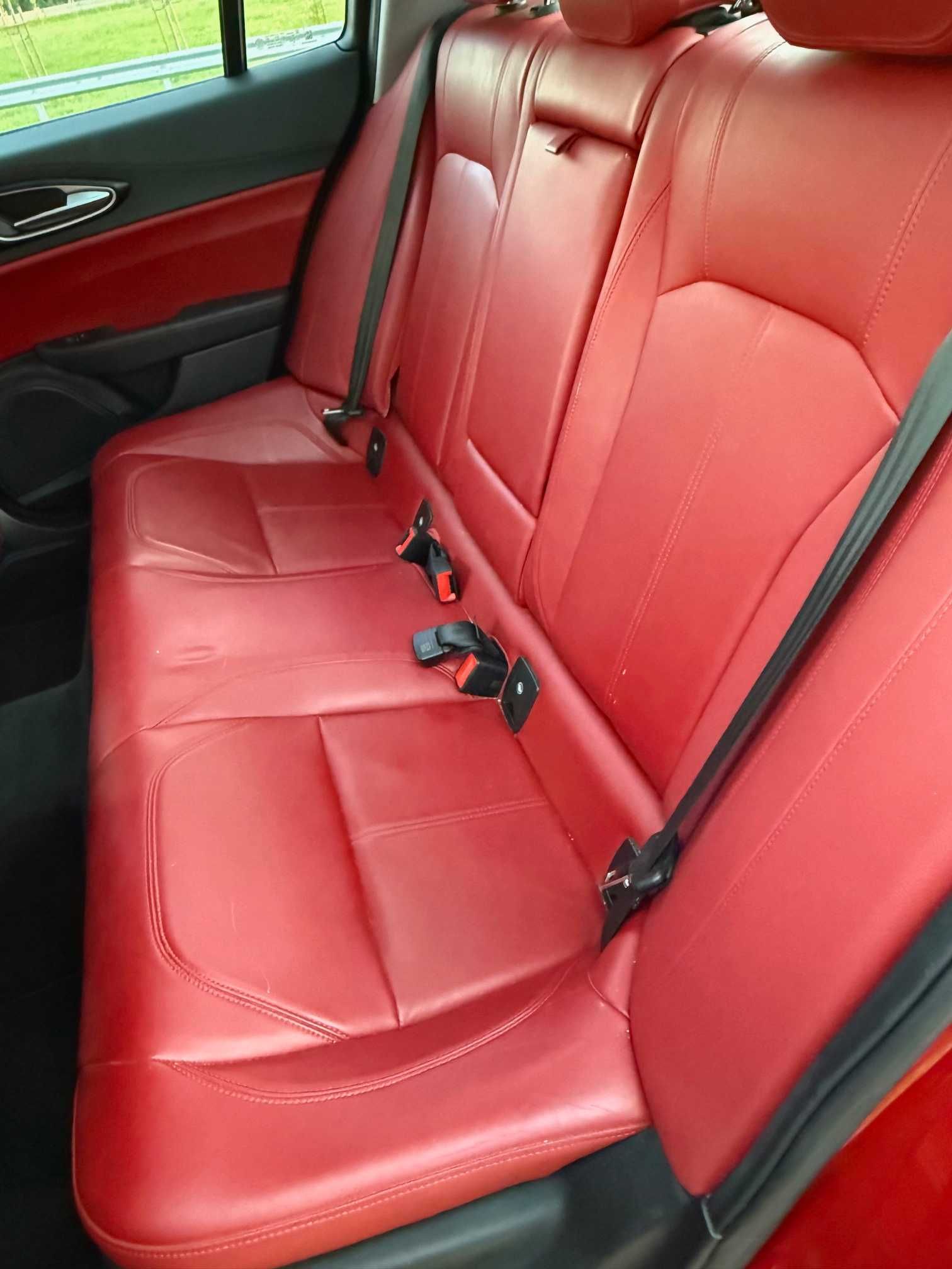 Alfa Romeo Giulia 2.0T Q4 AWD - отлично състояние