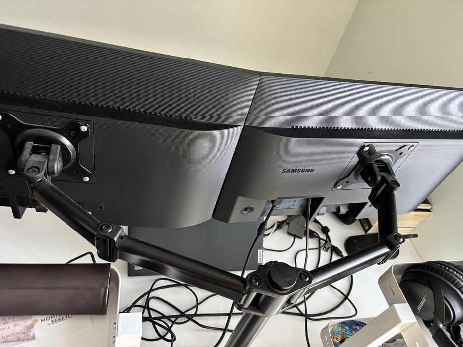 2 бр. Монитори SAMSUNG 24" с вкл. стойка ARCTIC Z2 за бюро