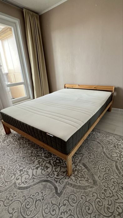 Кровать двуспальная IKEA с матрасом. Сосна.