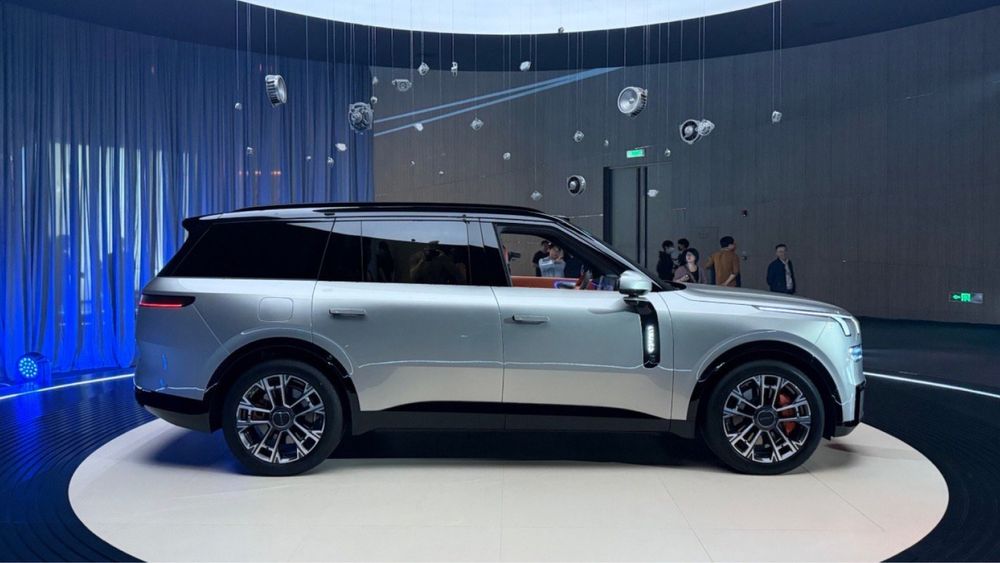 Lynk&Co 900 gibrit