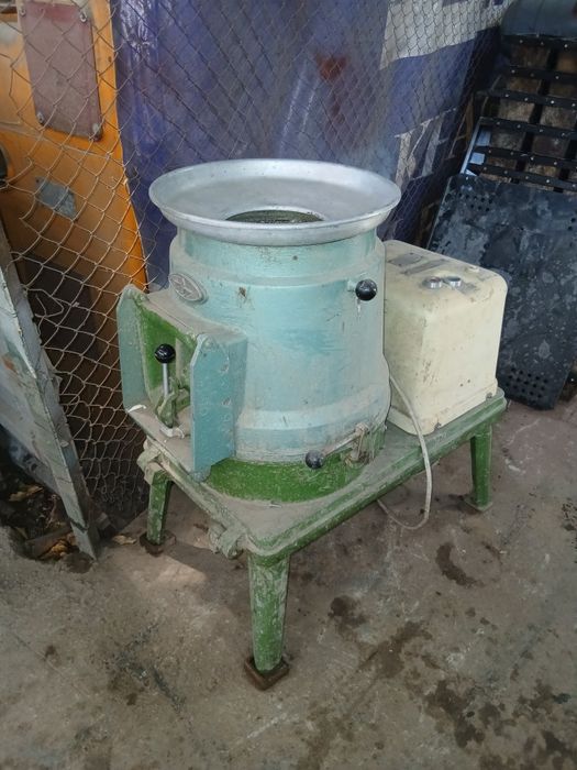 Kartoshka Sabzi tozalaydi
