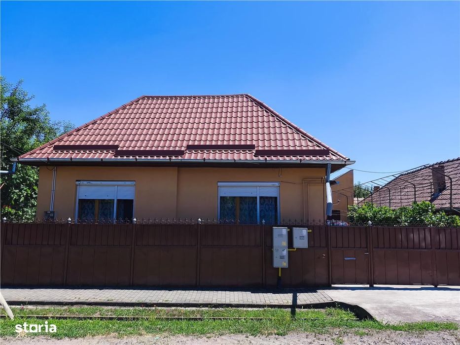 Casa pe un nivel renovata,curte individuala teren 780mp