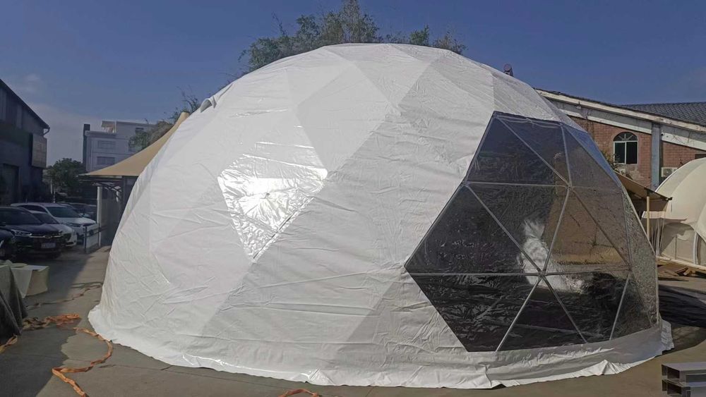 Cort glamping premium cu izolatie pentru 4 anotimpuri,79 mp,