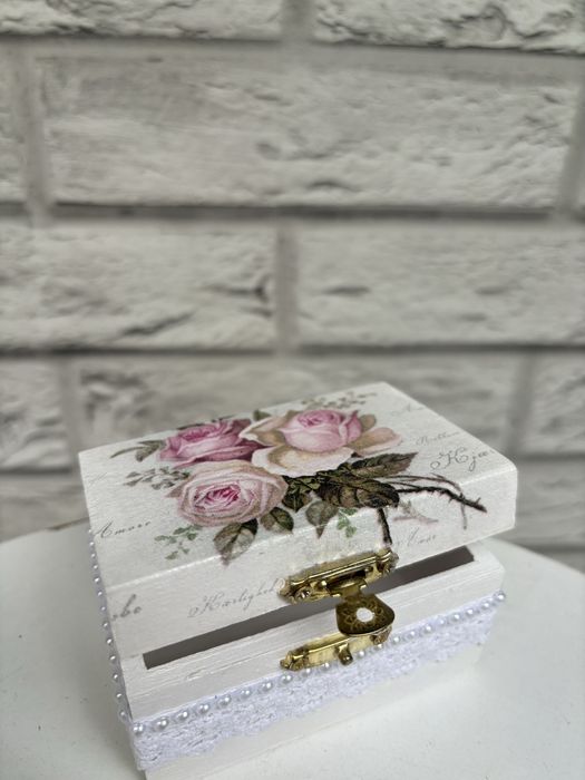 Cutie de verighete din lemn decorată cu tehnica decoupage