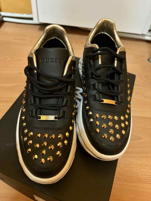 Чисто нови обувки на Gess
