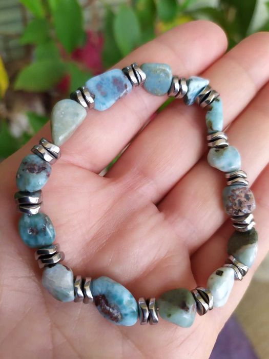 Гривни от естествени камъни