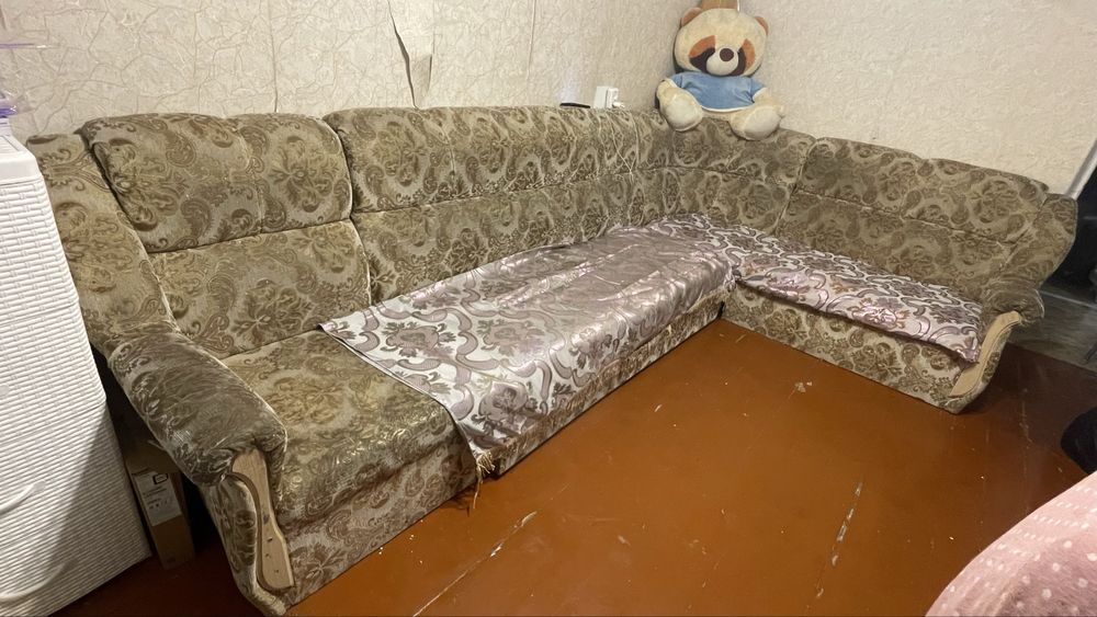 Угловой диван даром