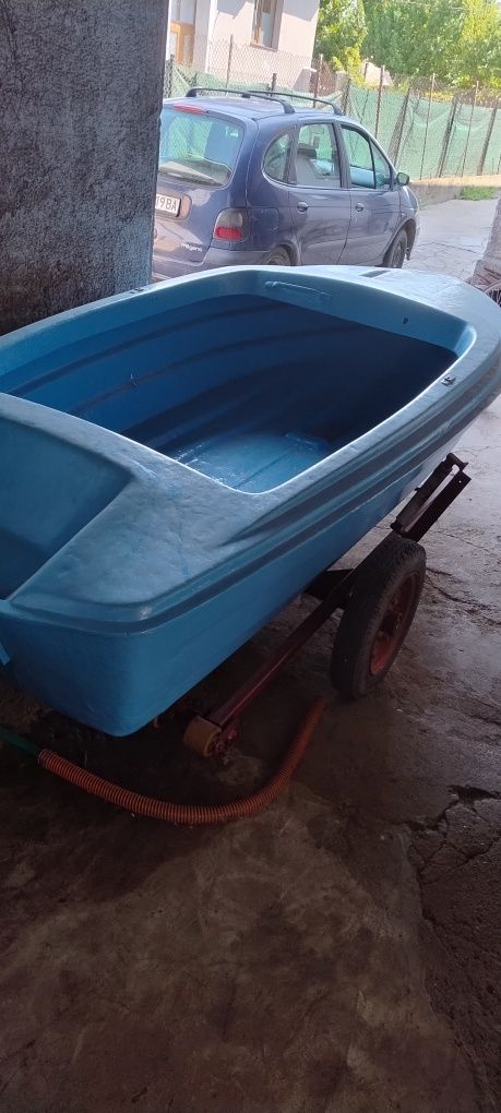 Лотка със колесар
