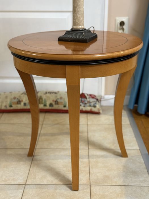 Масивна кръгла масичка – ретро стил