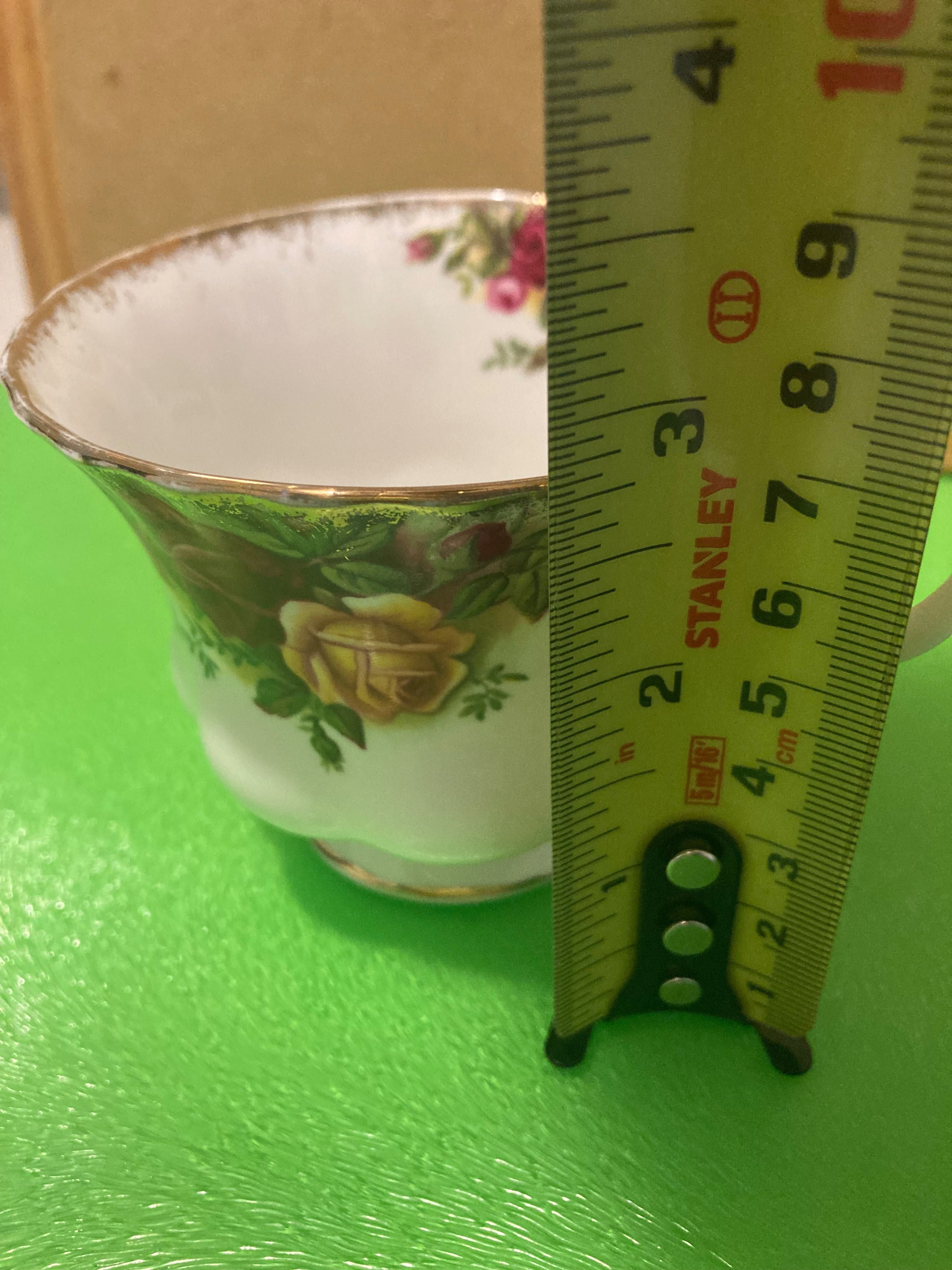 Порцеланова чашка на Royal Albert