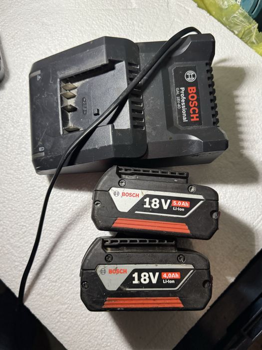 Incarcator si baterii bosch 18 volti