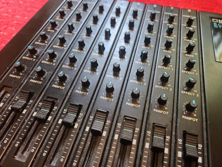 Boss bx-8 mixer stereo compact cu 8 canale