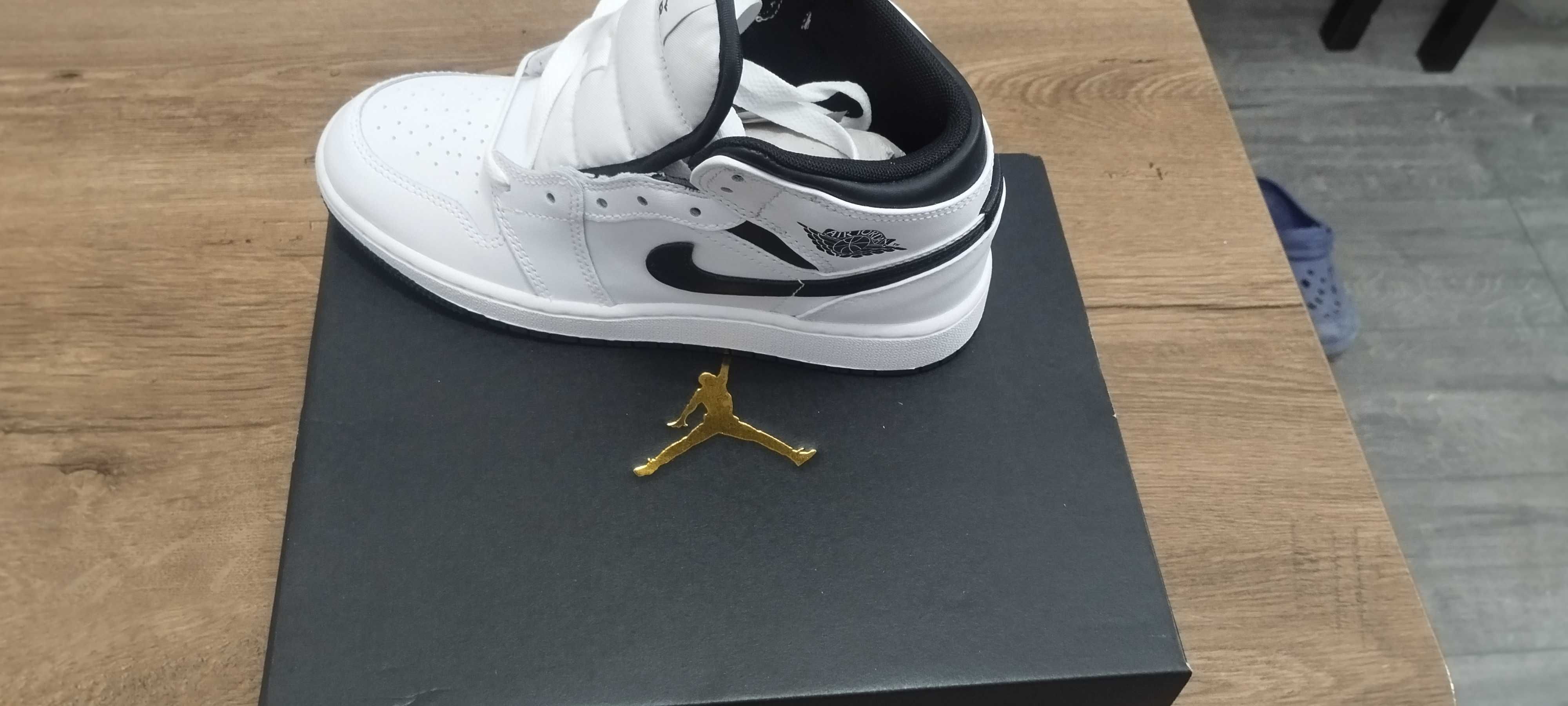 Чисто нови кецове Nike Jordan