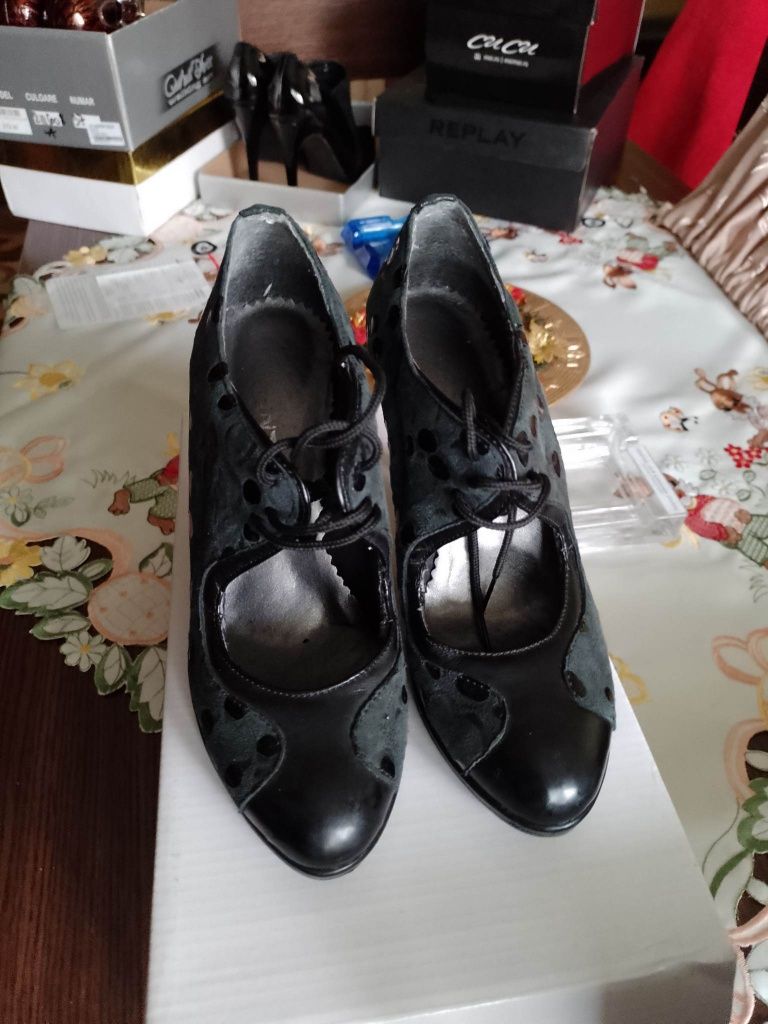 Pantofi superbi din piele mărimea 36