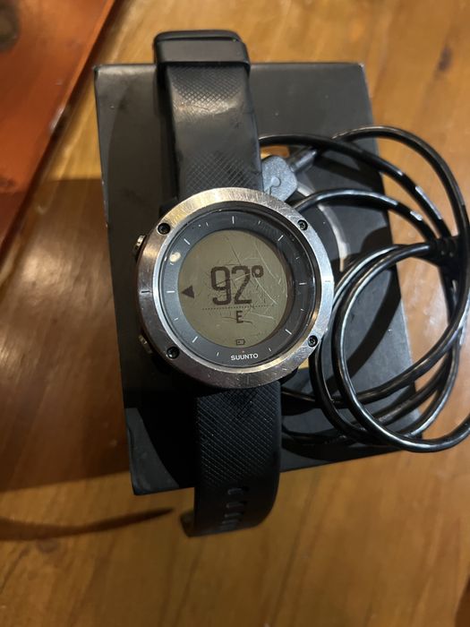 Смарт часовник suunto traverse