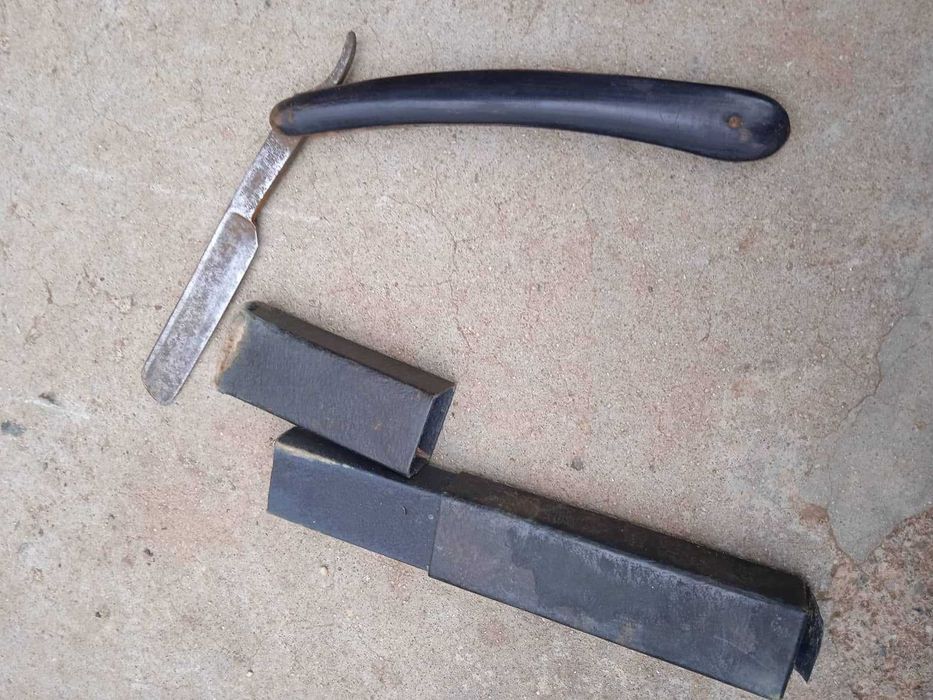 Стар бръснарски нож