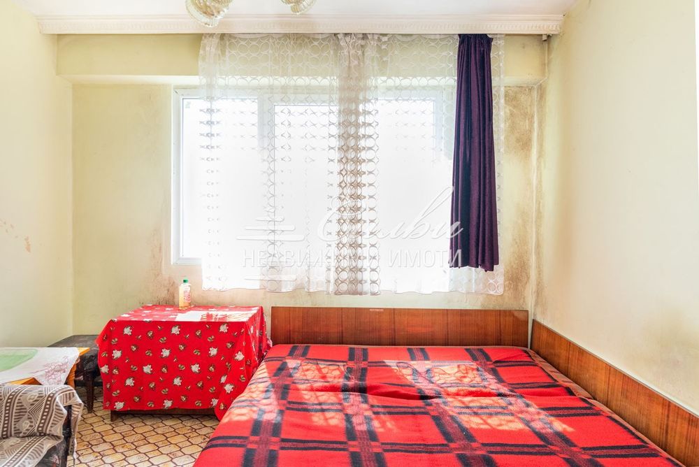 Тристаен апартамент - кв. Тракия!