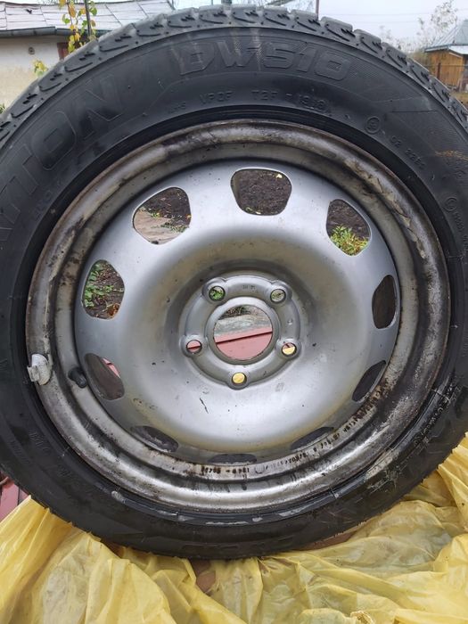 Vând 4 roti complete cu 1000 lei