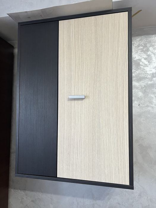 Mobila de sufragerie 3 corpuri si o biblioteca