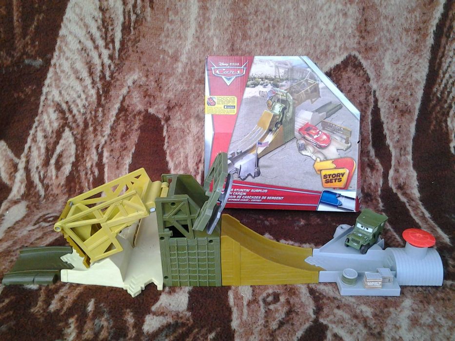 Jucarie Disney Pixar Cars Story Seturi Sarge's Stuntin 'Surplus***