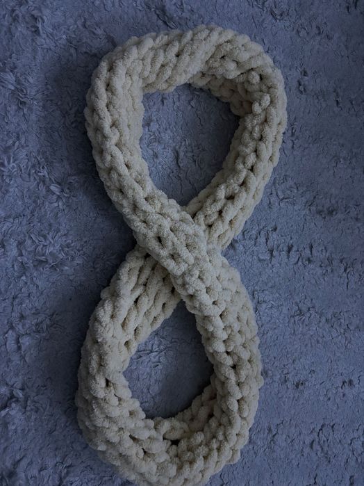 Дамски ръчно плетени шалове