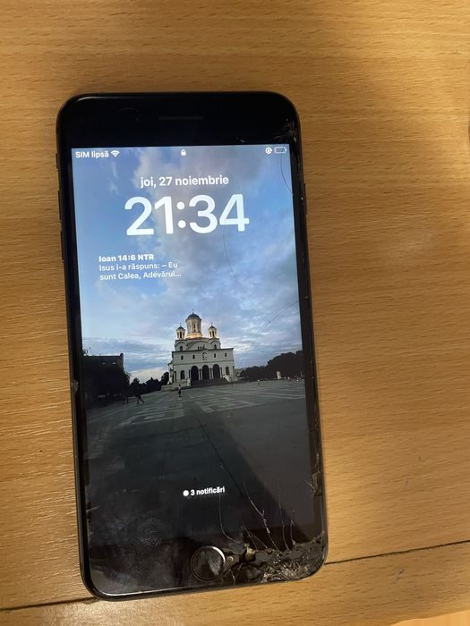 IPHONE:8 plus -functional,ecran spart,fara buton silent