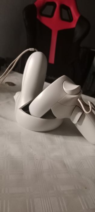 Контроллер левый на Oculus Quest 2 в идеальном состоянии
