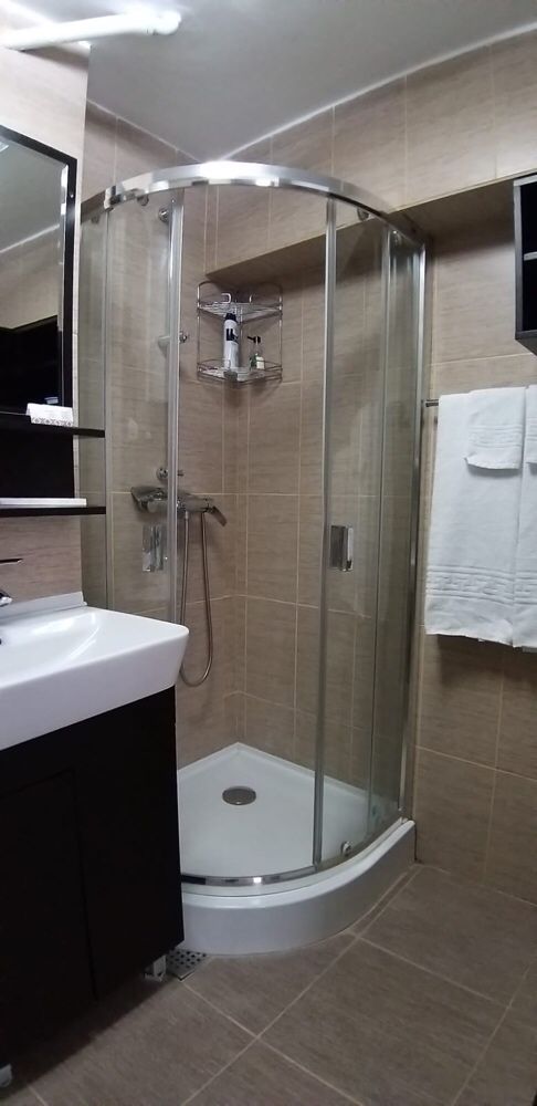 Inchiriez apartament in regim hotelier