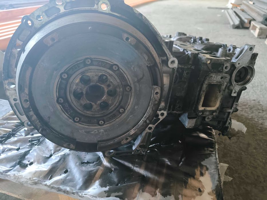 Двигател глава с валове Peugeot 1.6 hdi 9HZ