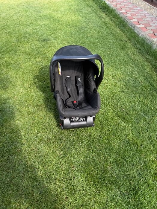Vând Isofix Britax Römer + scaun auto – 300 lei set