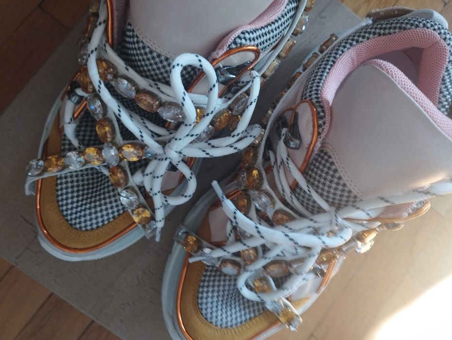 Маратонки с камъни по модел на Gucci