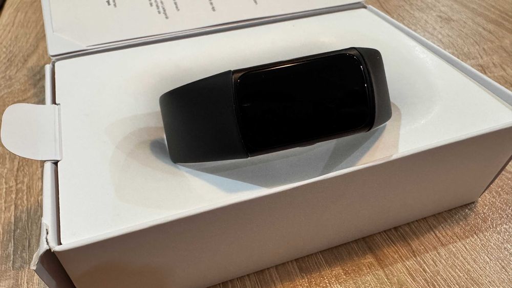 Smart гривна FitBit Charge 6 - Нова